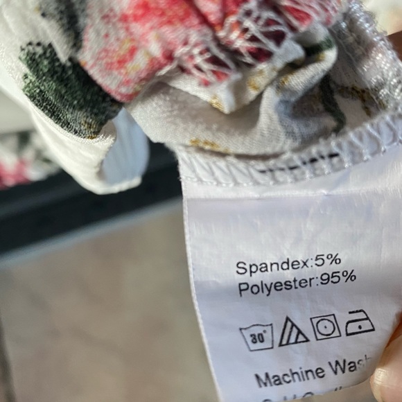 🌼 Floral Blouse 🌸 - Picture 4 of 4